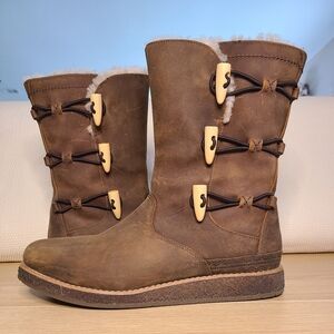 UGG 8.5 Kaya Toggle Boots